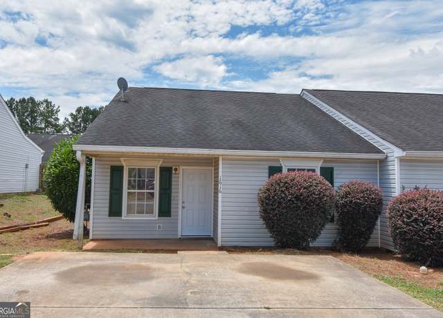 Property at 1616 Summerwoods Cir, Griffin, GA 30224, 2 beds, 2 baths