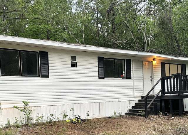 Property at 101 Lakeland Ave SE, Milledgeville, GA 31061, 3 beds, 2 baths