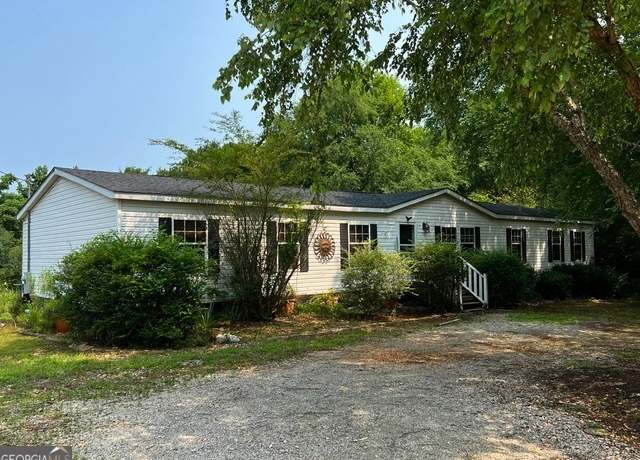 Property at 176 Lake Laurel Rd NE, Milledgeville, GA 31061, 4 beds, 2 baths