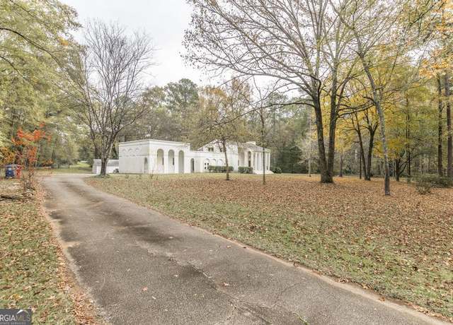 Property at 6909 Forsyth Rd, Macon, GA 31210, 5 beds, 3.5 baths