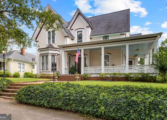 Property at 42 W Washington St, Newnan, GA 30263, 4 beds, 3.5 baths