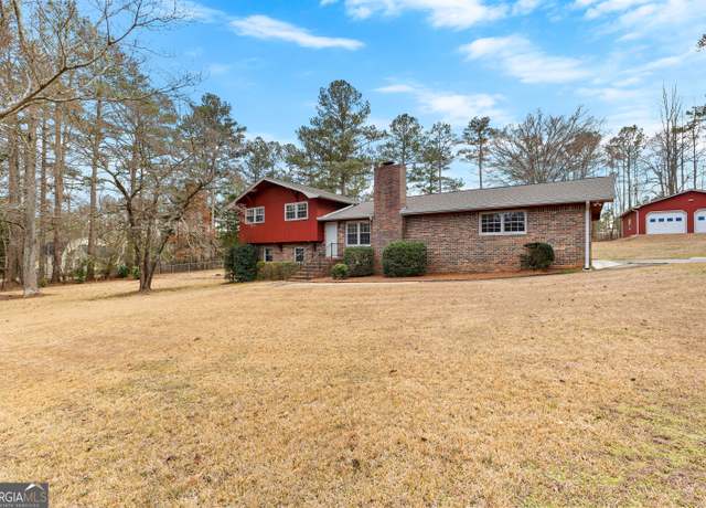 Property at 100 Creekwood Dr, Griffin, GA 30223, 3 beds, 2 baths
