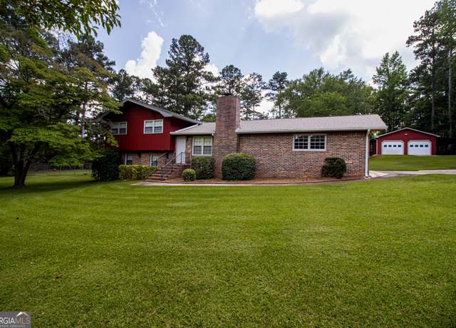 Property at 100 Creekwood Dr, Griffin, GA 30223, 3 beds, 2 baths