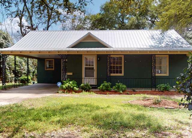 Property at 205 Price St, Swainsboro, GA 30401, 4 beds, 2 baths