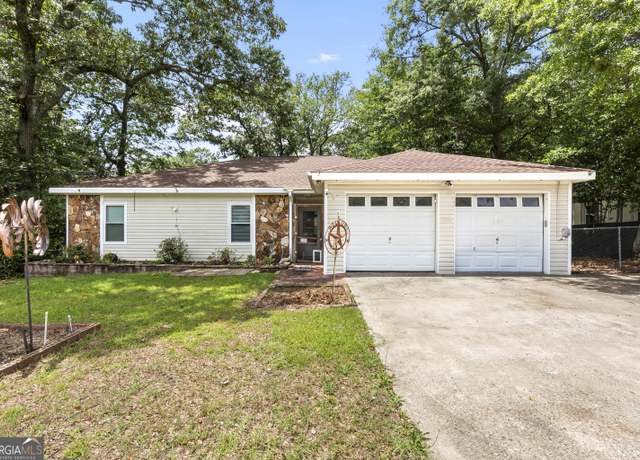 Property at 214 Highland Dr, Warner Robins, GA 31088, 3 beds, 2 baths