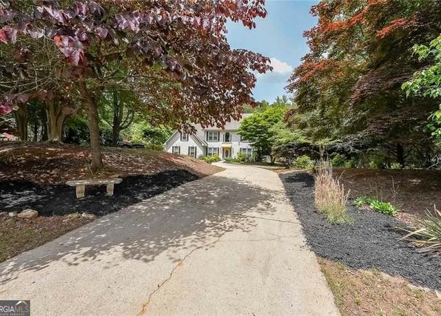Property at 4135 Creekwood Dr, Cumming, GA 30041, 4 beds, 2.5 baths
