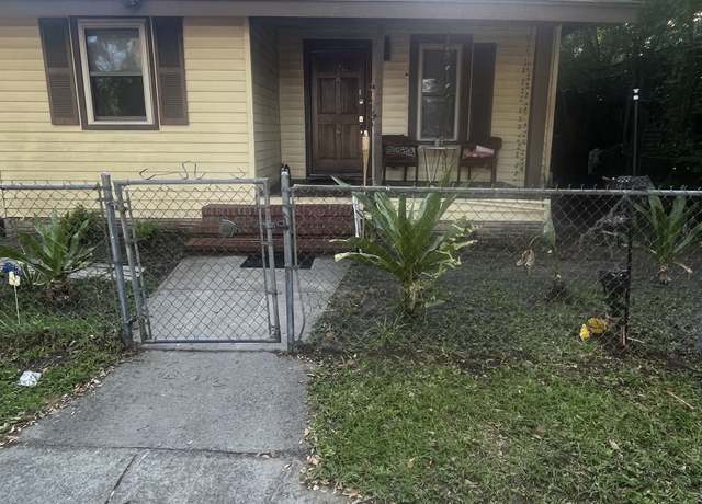 Property at 1621 Lee St, Brunswick, GA 31520, 4 beds, 2 baths