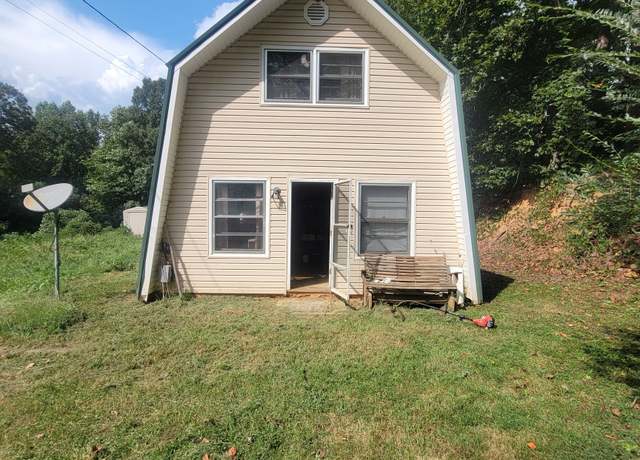 Property at 3595 Gumlog Rd, Martin, GA 30557, 3 beds, 1.5 baths