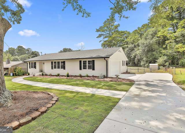 Property at 19 Foster Dr, Newnan, GA 30263, 3 beds, 2 baths