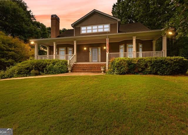 Property at 135 Horseshoe Cir, Fayetteville, GA 30215, 3 beds, 3.5 baths