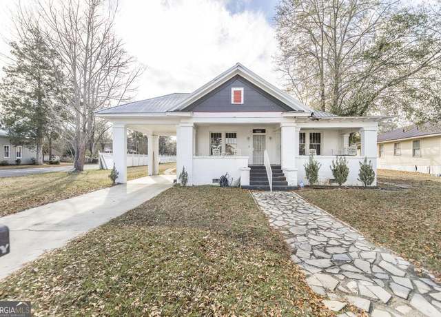 Property at 316 E 17th Ave, Cordele, GA 31015, 3 beds, 2 baths