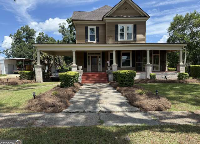 Property at 212 Hand Ave W, Pelham, GA 31779, 3 beds, 2 baths
