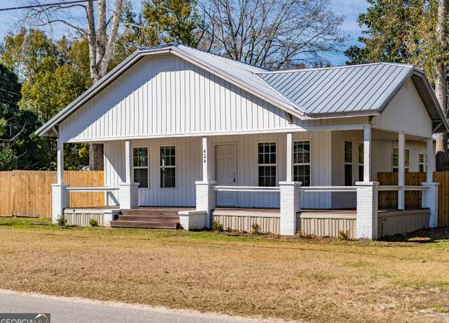 Property at 424 NW Central Ave, Blackshear, GA 31516, 2 beds, 1 bath