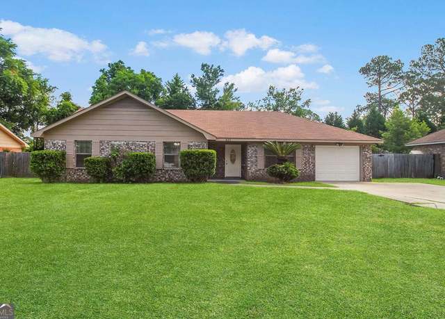 Property at 635 Demere St, Hinesville, GA 31313, 3 beds, 2 baths