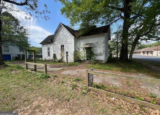 Property at 509 College St, Rockmart, GA 30153, 3 beds, 2 baths