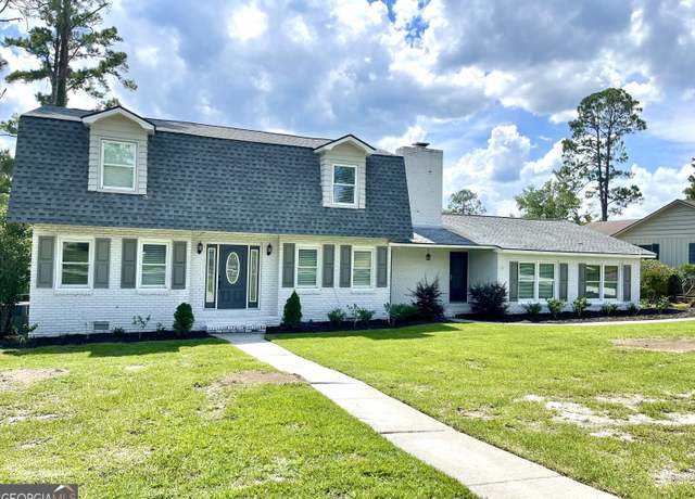 Property at 1113 Clover Hill Rd, Valdosta, GA 31602, 4 beds, 4 baths