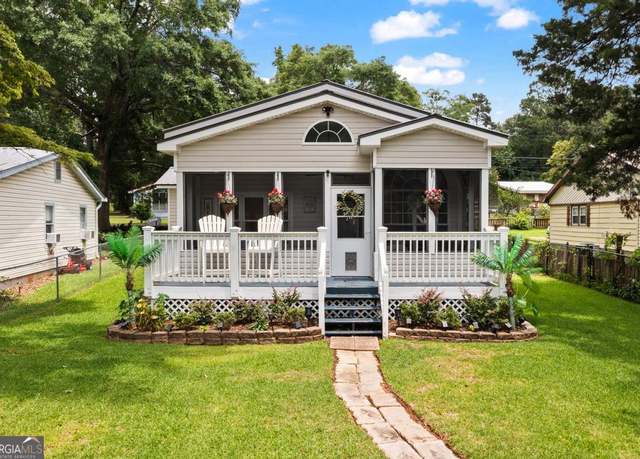 Property at 512 Lakeshore Dr, Monticello, GA 31064, 3 beds, 2 baths