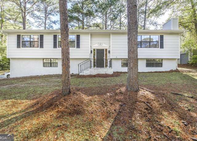 Property at 208 Lake Front Dr, Warner Robins, GA 31088, 4 beds, 3 baths