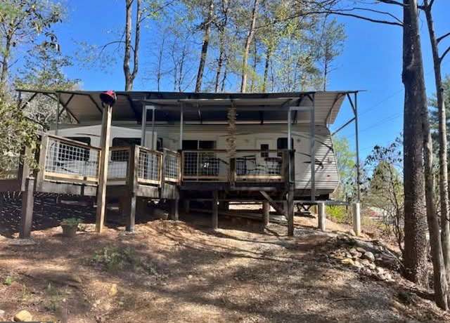 Property at 22 Nob Hill Rdg, Cleveland, GA 30528, 2 beds, 1.5 baths