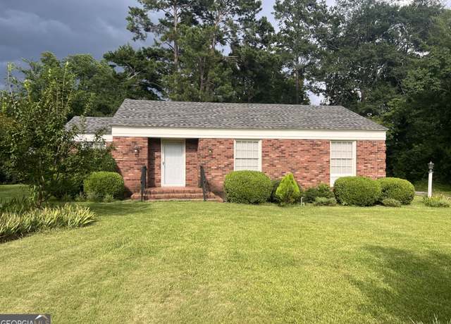 Property at 107 Lacross St, Dublin, GA 31021, 3 beds, 2 baths