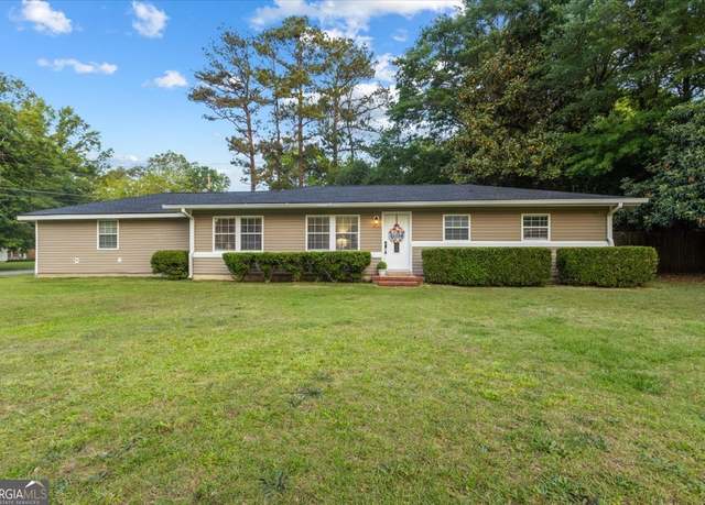 Property at 1305 Davis Ave, Perry, GA 31069, 4 beds, 2.5 baths
