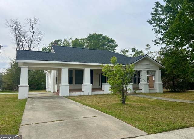 Property at 40 S College St, Metter, GA 30439, 3 beds, 2.5 baths
