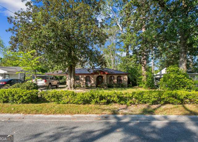 Property at 1405 Bunche St, Waycross, GA 31501, 3 beds, 2 baths