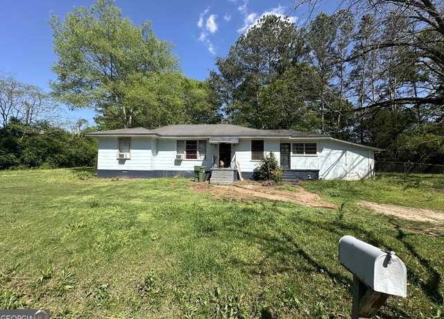 Property at 2323 S 1st Ave, Lanett, AL 36863, 3 beds, 2 baths