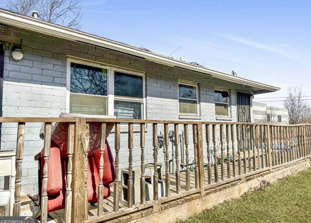 Property at 925 Hobson St SW, Atlanta, GA 30310, 4 beds, 2 baths