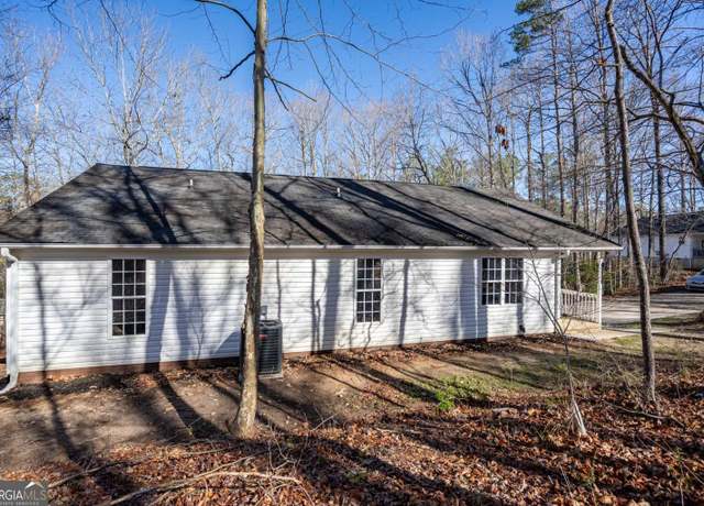 Property at 694 Austin Rd, Newnan, GA 30263, 4 beds, 2.5 baths