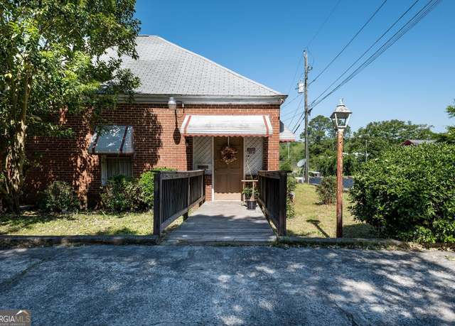 Property at 738 Liberty St, Macon, GA 31201, 9 beds, 4 baths