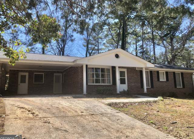 Property at 4572 Sahara Dr SW, Atlanta, GA 30331, 3 beds, 2 baths