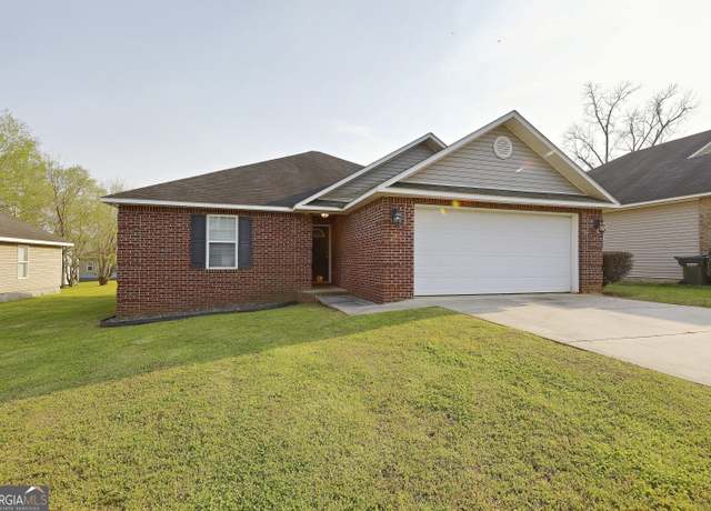 Property at 104 Grove Pointe Dr, Thomasville, GA 31792, 3 beds, 2 baths