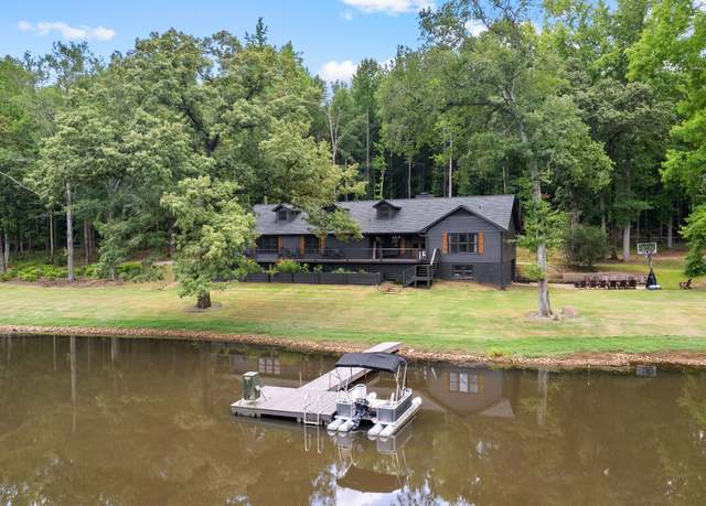 Property at 140 Country Ln, Newnan, GA 30263, 5 beds, 4 baths