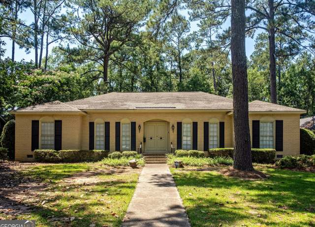 Property at 1231 Hilltop Dr, Albany, GA 31707, 4 beds, 2 baths