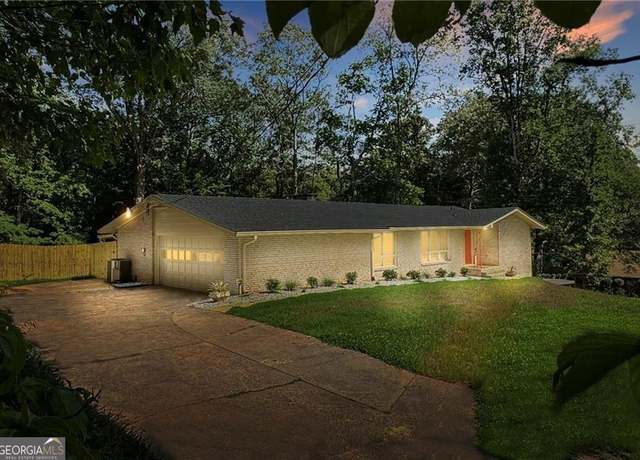 Property at 3332 Saint John Dr, East Point, GA 30344, 5 beds, 3 baths