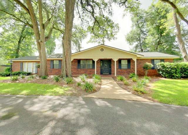 Property at 1402 Pineland Dr, Bainbridge, GA 39819, 4 beds, 2.5 baths