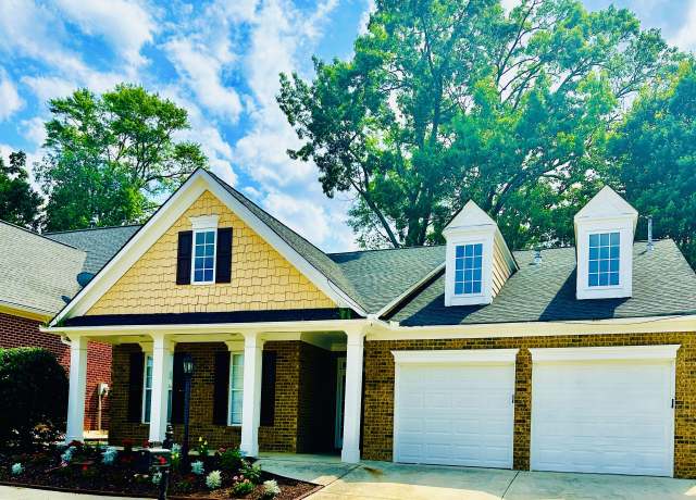 Property at 2200 Hickory Station Cir, Snellville, GA 30078, 3 beds, 2 baths