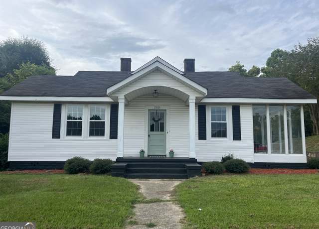 Property at 2305 60th Pl, Valley, AL 36854, 3 beds, 2 baths