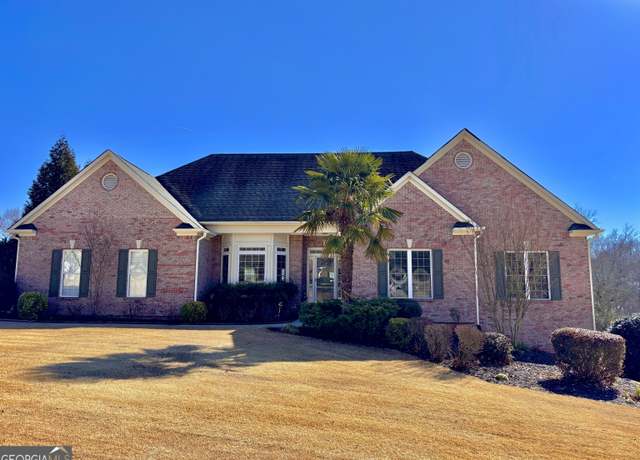 Property at 932 Cruce Lake Dr, Hoschton, GA 30548, 5 beds, 3 baths