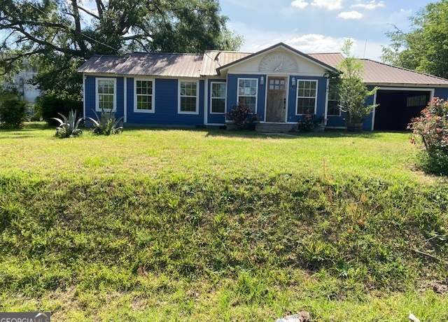 Property at 113 N Fifth St, Glenwood, GA 30428, 3 beds, 2 baths
