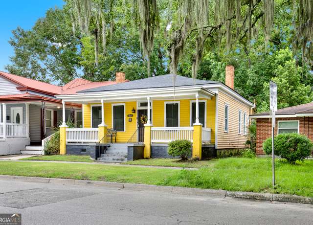 Property at 922 E 37th St, Savannah, GA 31401, 3 beds, 3 baths
