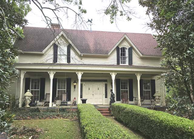 Property at 496 Benson St, Hartwell, GA 30643, 3 beds, 2.5 baths