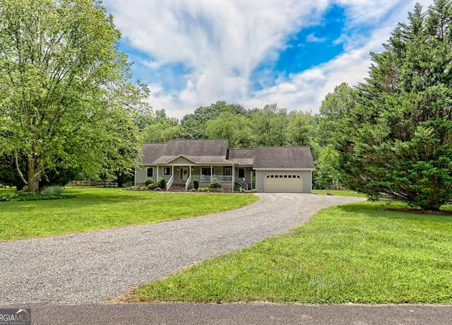 Property at 765 River Oaks Dr, Hayesville, NC 28904, 2 beds, 2.5 baths