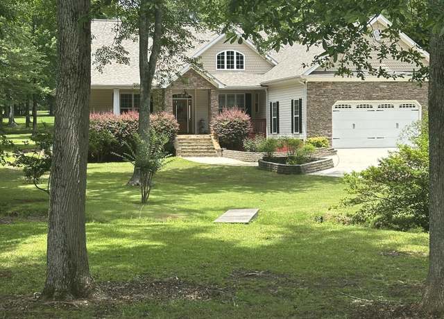 Property at 30 Creekwood Dr, Newnan, GA 30265, 3 beds, 2 baths