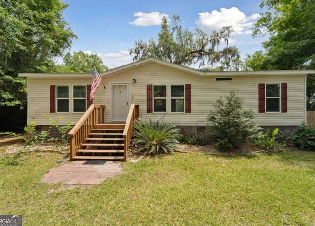 Property at 1293 Lake Dr, Midway, GA 31320, 3 beds, 2 baths
