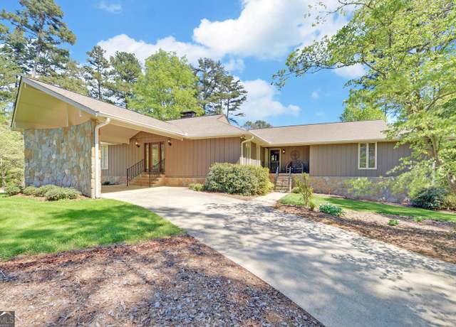 Property at 850 Long Rd, Toccoa, GA 30577, 4 beds, 3 baths