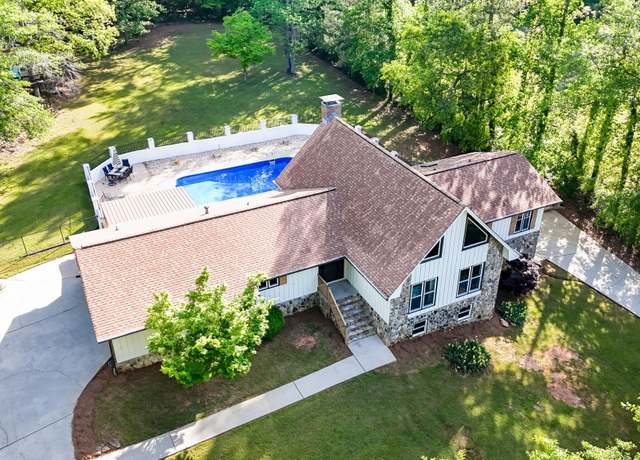 Property at 3222 Bay View Dr, Jonesboro, GA 30236, 6 beds, 3.5 baths