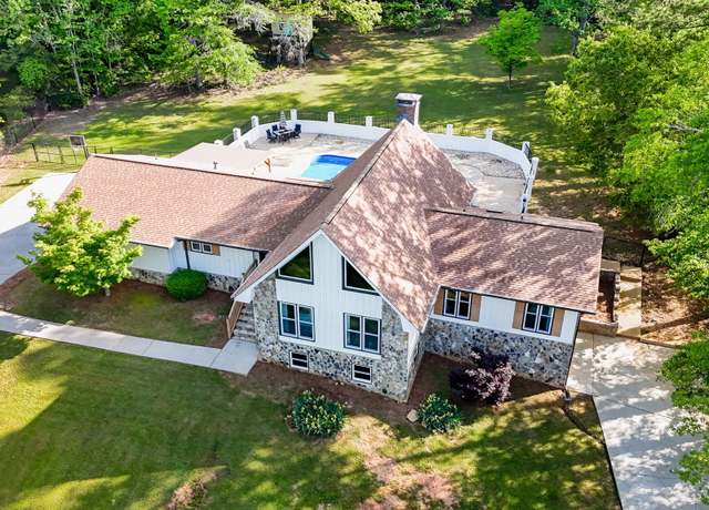 Property at 3222 Bay View Dr, Jonesboro, GA 30236, 6 beds, 3.5 baths