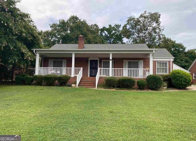 Property at 44 Chestnut St, Elberton, GA 30635, 3 beds, 2 baths